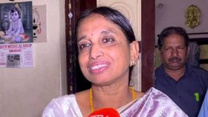காவல் துறை அதிகாரியான தமிழக ஆளுநரிடம் நான் எப்படி எதிர்பார்க்க முடியும்?.. நளினி கேள்வி 