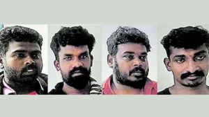 லேட்டாக வந்த 'சிக்கன் ரைஸ்'.. ஓட்டல் ஓனருக்கு குடும்பத்துக்கு நேர்ந்த பயங்கரம்.. கேரளாவில் ஷாக் 