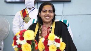 கைகோர்த்த காங்+பாஜக.. ஆஹா நாட்டின் இளம் மேயர் ஆர்யாவிற்கு சிக்கல்.. கேரள உயர்நீதிமன்றம் நோட்டீஸ் 