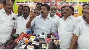 ஓபிஎஸ்-இபிஎஸ் இணைய வாய்ப்பா? அமித் ஷாவை ‘அவங்க’ போய் பார்த்தாங்களே! படக்கென பேசிய சிவி சண்முகம்! 
