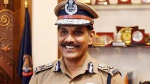 கோவை உளவுத்துறை உதவி கமிஷனர் மீண்டும் மாற்றம்.. 14 அதிகாரிகள் திடீர் டிரான்ஸ்பர் - டிஜிபி அதிரடி! 