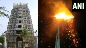 பற்றி எரிந்த பத்ரகாளியம்மன் கோவில் கோபுரம்.. பதறிப்போன சிவகாசி மக்கள்..ஏதேனும் அபசகுனமா? 
