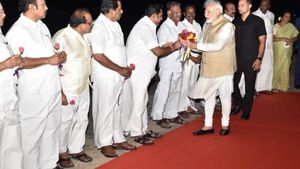 நேரா ரூமுக்கு போன மோடி.. கடைசி வரை முயன்ற ஓபிஎஸ், எடப்பாடி.. க்ளியரா சொன்ன அதிகாரிகள்! கப்சிப்! 