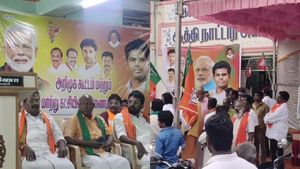 கடலூரில் பாஜகவினர் பயங்கர மோதல்.. மேடை அருகே அடித்து கொண்ட கொடூரம்..போலீஸ் முன்பே கொலை மிரட்டல் 