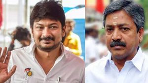 சிவி சண்முகமே வாரிசு அரசியலில் வந்தவர்.. உதயநிதியை பேச எந்த தகுதியுமில்லை.. பொன்முடி எச்சரிக்கை! 