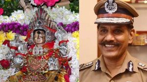திருவண்ணாமலை தீபம் காண வரும் பக்தர்களுக்கு பாதுகாப்பு.. கிரிவலம் வந்த டிஜிபி சைலேந்திரபாபு 