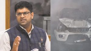 விபத்தில் சிக்கிய ஹரியானா துணை முதல்வர்.. கடும் பனிமூட்டத்தால் மோதிக்கொண்ட வாகனங்கள்! போலீசார் காயம் 