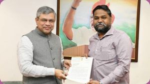 5ஜி இருக்கட்டும்.. இந்த தமிழக ஊர்களில் செல்போன் டவரே இல்லையாம் - மத்திய அமைச்சரிடம் திமுக எம்பி மனு 