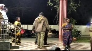 8 மாசமே ஆன பிஞ்சு..பெத்த மனசு கல்லு! போலீஸ் ஸ்டேஷனில் கதறியழுத தனம்! கடைசியில் காத்திருந்த ட்விஸ்ட்! 