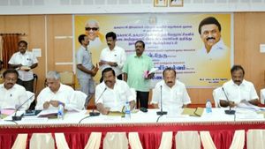 என்னய்யா.. மாமனும் மச்சானும் ஒண்ணும் தெரியாதமாதிரி பேசிக்கிறீங்க.. சக அமைச்சரை கலாய்த்த கே.என்.நேரு! 