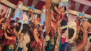 ஒருவரையே மணந்த இரட்டை சகோதரிகள்.. மச்சக்கார டிரைவர்.. டிரென்டாகும் திருமணம் 