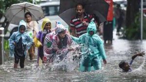  தொடரும் மழை.. 5 மாவட்டங்களில் பள்ளிகளுக்கு மட்டும் விடுமுறை அறிவிப்பு! எந்தெந்த மாவட்டங்கள் தெரியுமா?