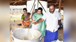 தொண்டர்களுக்கு தன் கையாலேயே உணவு சமைத்த ஆர்பி உதயகுமார்.. ஆலோசனை கூட்டத்திற்கு தடபுடல் ஏற்பாடு! 