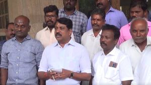 நோட் திஸ் பாயிண்ட்.. “தற்போது வரை” அதிமுகவோடு கூட்டணி! அண்ணாமலை வாட்ச் பற்றி “கப்சிப்” -பாஜக நயினார் 