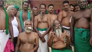 எலியை வாயில் கவ்வியபடி போராட்டம்! சர்க்கரை ஆலை முன்பு சமையல்! அசராத அய்யாகண்ணு! 