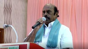  ஆன்மீகமும் திராவிடமும்  இணைந்தே பயணிக்கிறது! இது தான் திராவிட மாடல் ஆட்சி! அமைச்சர் எ.வ.வேலு அதிரடி! 