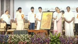முதல்வர் ஸ்டாலினுக்கு திருச்சியில் மாஸ் வரவேற்பு..ரூ308 கோடிக்கு புதிய திட்டங்கள்..நலத்திட்ட உதவிகள்