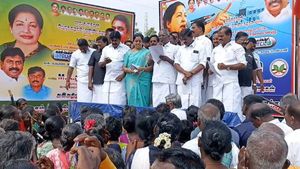 எடப்பாடியாவது பன்னீராவது.. எல்லாம் “ஜுஜூபி”! ஆர்ப்பாட்டத்தில் “ஸ்லிப்பான” அதிமுக மாஜி மா.செ. நாக்கு 
