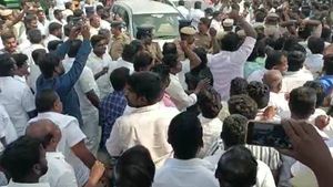 கரூர் ஊராட்சி துணைத் தலைவர் தேர்தல்.. வேட்பாளர் கடத்தல்- போர்க்களமான வேடசந்தூர்- திண்டுக்கல் ஹைவே! 