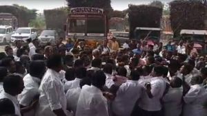 எதிரெதிர் துருவங்கள் மோதல்.. அரவை ஆலையால் அடித்துக்கொண்ட அதிமுக, திமுகவினர்.. ஒரே பரபரப்பு 