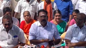 காவி இருக்க வேண்டிய இடத்தில் இருக்கனும்.. கையில் சிக்கினால் அடிதான்.. கொந்தளிக்கும் செல்லூர் ராஜூ! 