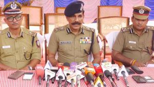 வேணாம் ராங்கு..இது வேற மாதிரி கேங்கு! போலீஸை தாக்கினால் துப்பாக்கியால் சுடுங்க! டிஜிபி போட்ட ஆர்டர்!