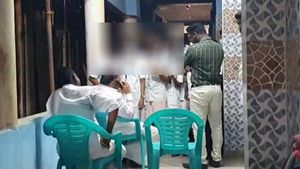 மாதவிடாய் சார்.. பரவாயில்ல வா! பாஜக நிர்வாகி கல்லூரியில் “பகீர்” - பாலியல் தொல்லை தந்த ஆசிரியர் கைது 
