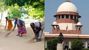 அரசு பள்ளி தூய்மை பணியாளரின் ஓய்வூதிய உரிமைகளை பெற துணை நின்ற உச்சநீதிமன்றம்.. தமிழக அரசுக்கு குட்டு 
