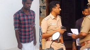 தீண்டாமை கொடூரம்.. தாழ்த்தப்பட்டோருக்கு முடி வெட்டாமல் கடையை மூடியவர் வன்கொடுமைச் சட்டத்தில் கைது! 