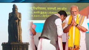  ஒரு பக்கம் காசி தமிழ் சங்கமம்.. மறுபுறம் உபி-இல் திருவள்ளுவர் சிலைக்காக 32 ஆண்டுகளாக போராட்டம்!