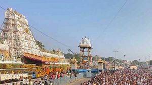வைகுண்ட ஏகாதசியில் திருப்பதி உண்டியலில் காணிக்கையை கொட்டிய பக்தர்கள்..இத்தனை கோடியா? வரலாற்று சாதனை 