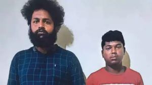 ராங் ரூட் ரெய்டு.. நள்ளிரவில் காரை துரத்தி 'பஞ்சாயத்து' வைத்த இளைஞர்கள்! காட்டி கொடுத்த டேஷ் கேமிரா 