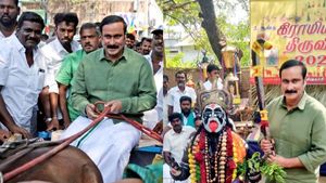 அரிவாளை தூக்கிய அன்புமணி! சிவகாசியில் கில்லி பம்பரம் ஆடி உற்சாகம்! என்ன சொன்னார் தெரியுமா? 