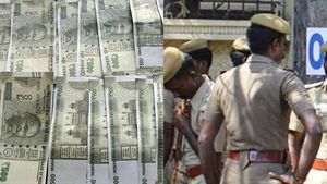  சாலை முழுக்க பணம்.. எல்லாமே புதிய ரூ.500 நோட்டுகள்.. மிரண்ட போலீஸ்.. நள்ளிரவில் நடந்தது என்ன