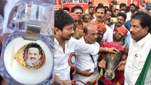 தங்க நாணயங்களை 3 நாட்களாக வாரி இறைத்த அமைச்சர் மூர்த்தி! அலங்காநல்லூர் ஜல்லிக்கட்டு ருசிகரம்! 