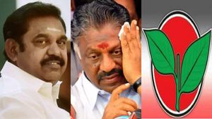  அங்கே என்ன பண்ணிட்டு இருக்கீங்க? 