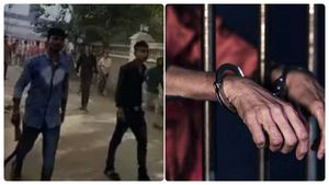 திருப்பூரில் இளைஞர்களை விரட்டிய வடமாநில தொழிலாளர்கள்.. இருவரை கைது செய்த காவல்துறை! 