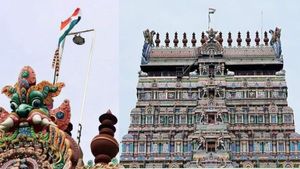 குடியரசு தினம்..சிதம்பரம் நடராஜர் கோயில் கோபுரத்தில் பட்டொளி வீசி பறக்கும் தேசிய கொடி 
