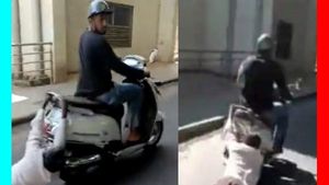 நெஞ்சே நடுங்குது.. 71 வயது தாத்தாவை.. 500 மீட்டருக்கு பைக்கில் தரதரவென இழுத்து.. பதறவைக்கும் வீடியோ