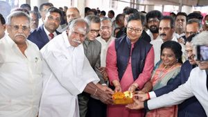 புதுச்சேரியில் சென்னை உயர்நீதிமன்ற கிளை கோரிக்கை பரிசீலனை செய்யப்படும்: மத்திய அமைச்சர் கிரண் ரிஜிஜூ