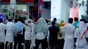 பிரதமர் மோடி குறித்த ஆவணப்படம்- புதுச்சேரியிலும் மாணவர்களிடையே மோதல்- போலீஸ் குவிப்பு 