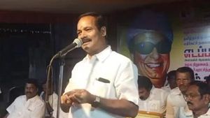 ஜெயலலிதா ஆவி சசிகலாவை விடலையே.. தமிழ்நாட்டைவிட்டே அகற்றி ஜெயிலில் தள்ளியது: அதிமுக மாஜி எம்.பி பரபர!