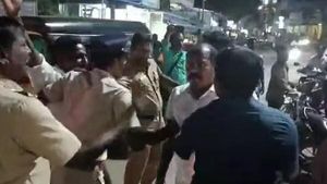 பெரும் பதற்றம்.. நாகையில் வெடித்த பாஜக-காங்கிரஸ் மோதல்! பிபிசி ஆவணப்படத்தை பாதியில் நிறுத்திய போலீஸ் 