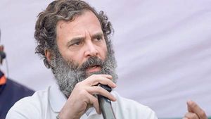 என் தலையை துண்டாக வெட்டினாலும்.. ஆர்எஸ்எஸ் அலுவலகம் செல்ல மாட்டேன் - ராகுல் காந்தி 'பரபர' பேச்சு 