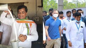 ‛அழுகை’.. காங்கிரஸிடம் சீட் கேட்டு கண்கலங்கிய மக்கள் ராஜன்..ஈரோடு கிழக்கு இடைத்தேர்தலில் உருக்கம் 