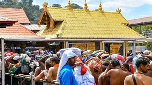 அலையலையாய் வரும் கூட்டம்.. சபரிமலையில் 10 மணி நேரம் காத்திருந்து அய்யப்பனை தரிசிக்கும் பக்தர்கள்! 