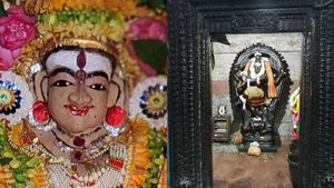 ஆருத்ரா தரிசனம்.. தீராத நோய் தீர்க்கும் திருஉத்தரகோசமங்கை மரகத நடராஜர் சந்தனம் 