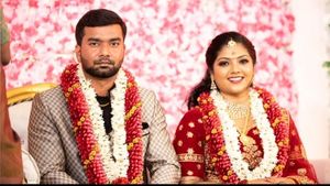 100 பவுன் கொடு.. குவைத் மாப்பிள்ளை கொடுமை! நரகமான மாமியார் வீடு - ஓராண்டில் தூத்துக்குடி பெண் மரணம் 