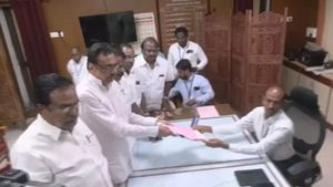 ஈரோடு கிழக்குத் தொகுதி இடைத்தேர்தல்! காங்கிரஸ் வேட்பாளர் ஈவிகேஎஸ் இளங்கோவன் வேட்புமனுத் தாக்கல்! 