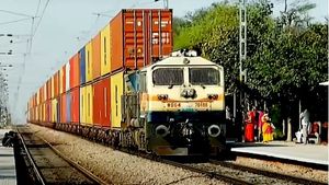 ஒரு ரயிலையே காணோமாம்.. 90 கண்டெய்னர்களுடன் சரக்கு ரயில் மாயம் என வெளியான ஊடக தகவல்